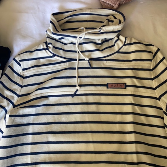 Vineyard Vines Tops - Vineyard vines sweater.